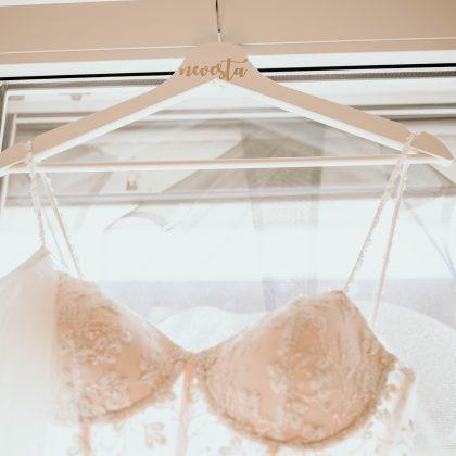 OBEŠALNIK NEVESTA - BEL - ZLAT NAPIS