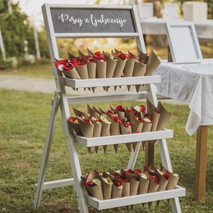 STOJALO ZA KONFETE - BELO - NOVO